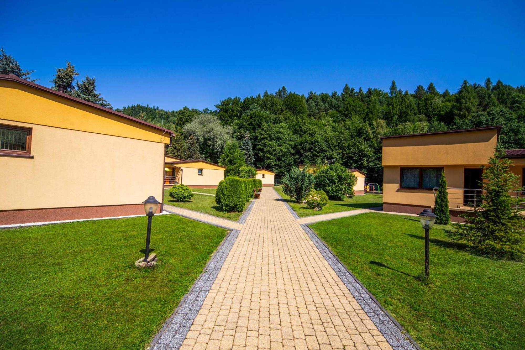 Ponikiew Resort Wadowice Extérieur photo