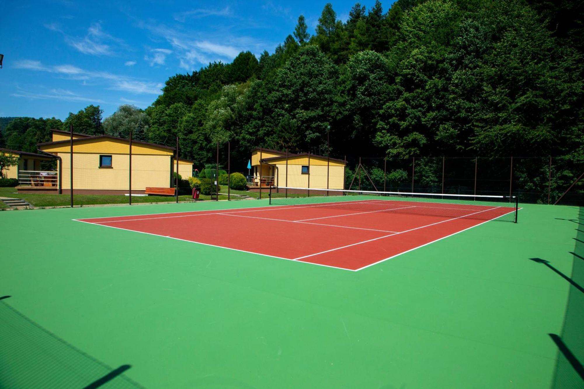 Ponikiew Resort Wadowice Extérieur photo