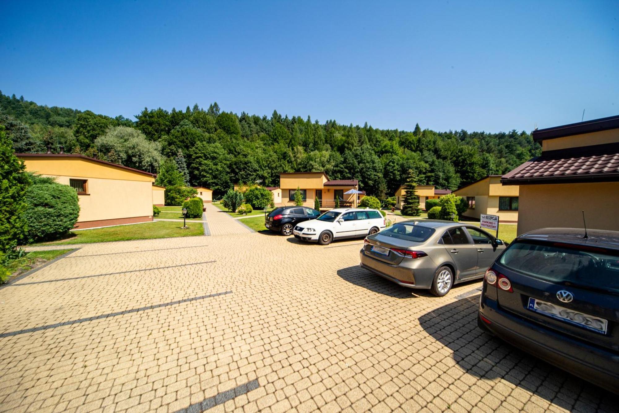 Ponikiew Resort Wadowice Extérieur photo